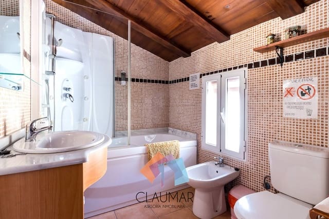 9 bedroom Hotel for sale in Palomar with pool - € 270,000 (Ref: 8113071)