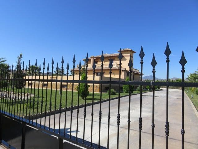 7 bedroom Villa for sale in Puerto Lumbreras with pool garage - € 899,000 (Ref: 8113074)