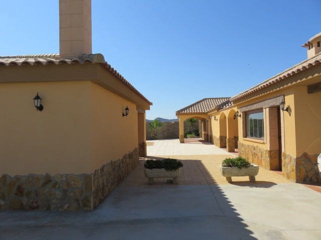 7 bedroom Villa for sale in Puerto Lumbreras with pool garage - € 899,000 (Ref: 8113074)