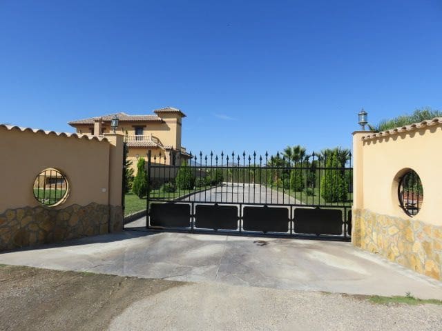 7 bedroom Villa for sale in Puerto Lumbreras with pool garage - € 899,000 (Ref: 8113074)