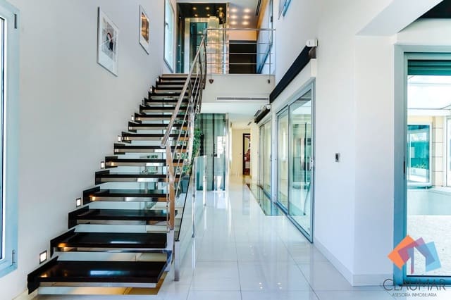 4 soverom Villa til salgs i Gandia med svømmebasseng garasje - € 900 000 (Ref: 8113079)