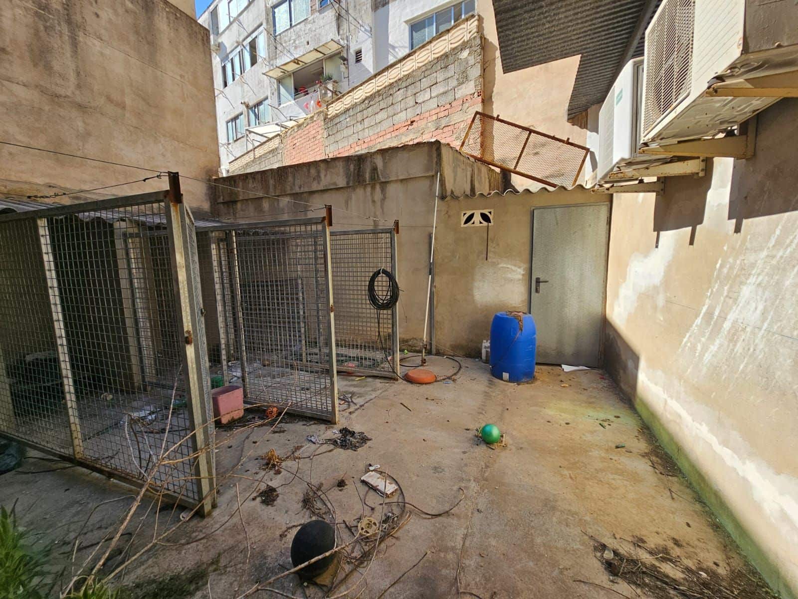 Commercial for sale in Gandia - € 156,000 (Ref: 8343596)