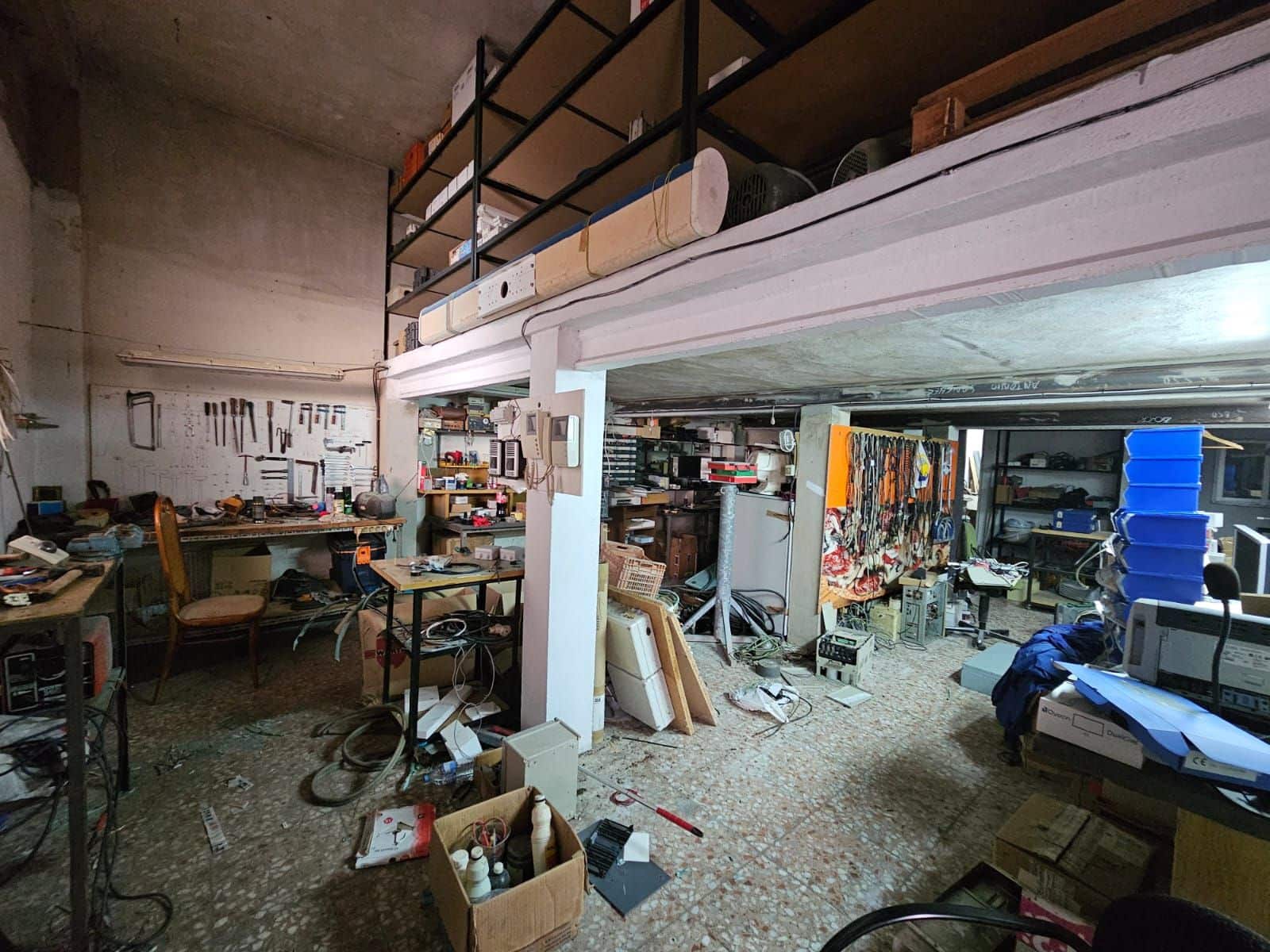 Commercial for sale in Gandia - € 156,000 (Ref: 8343596)