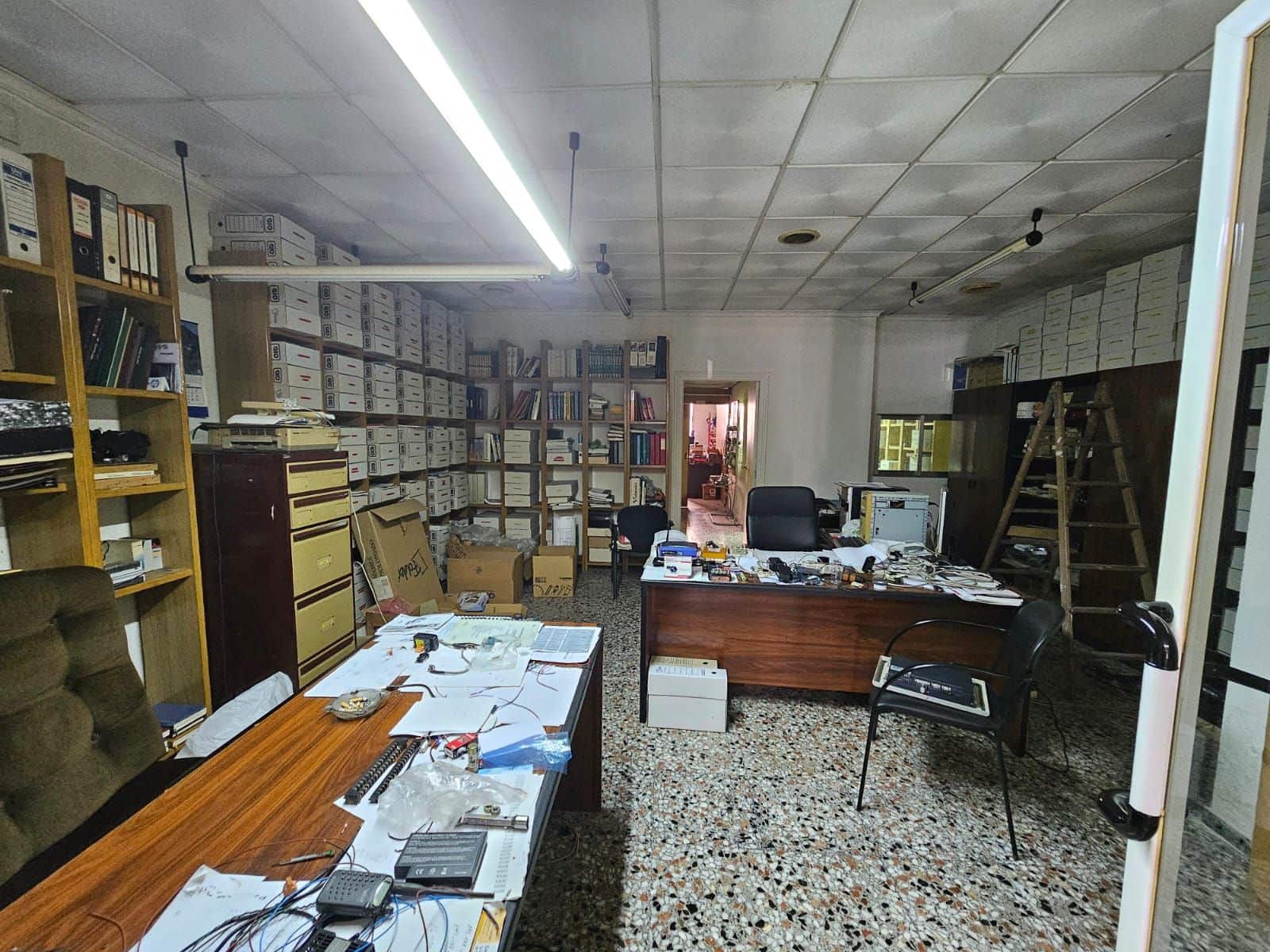 Commercial for sale in Gandia - € 156,000 (Ref: 8343596)