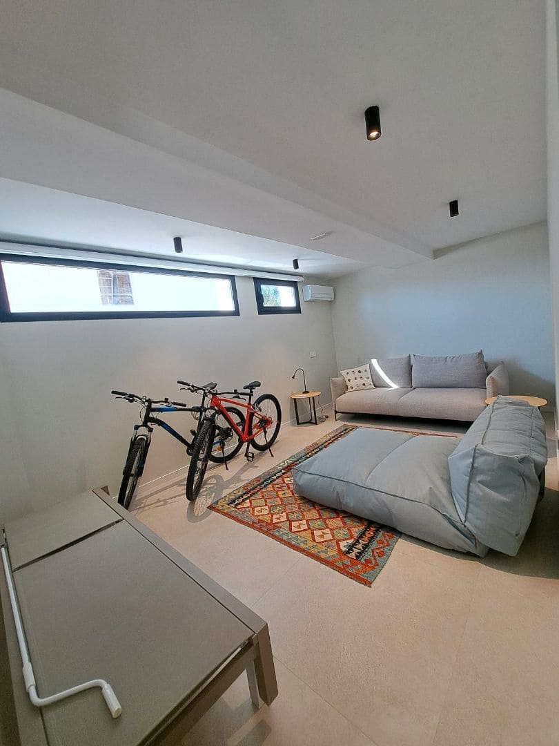 5 soveværelse Villa til salg i Oliva med swimmingpool garage - € 950.000 (Ref: 9094568)