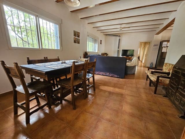 4 bedroom Villa for sale in Villalonga with pool - € 193,000 (Ref: 9115646)