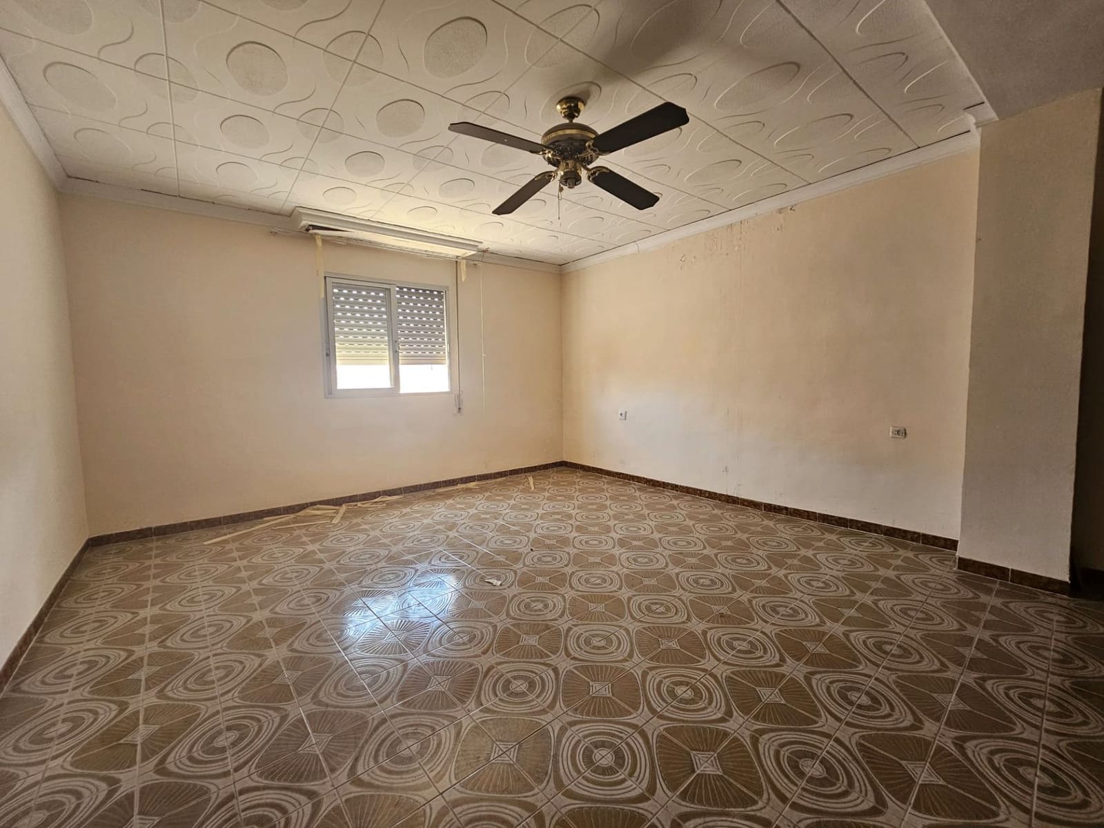 4 bedroom Flat for sale in Gandia - € 80,000 (Ref: 9129368)