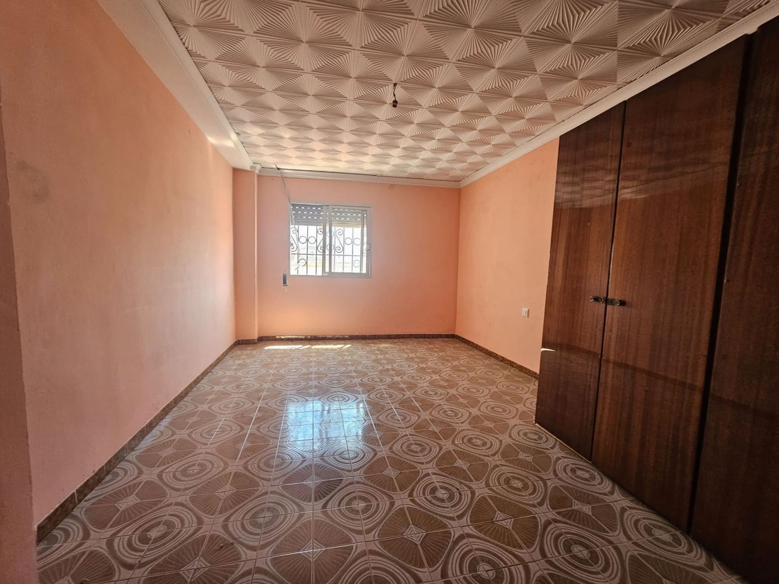 4 bedroom Flat for sale in Gandia - € 80,000 (Ref: 9129368)