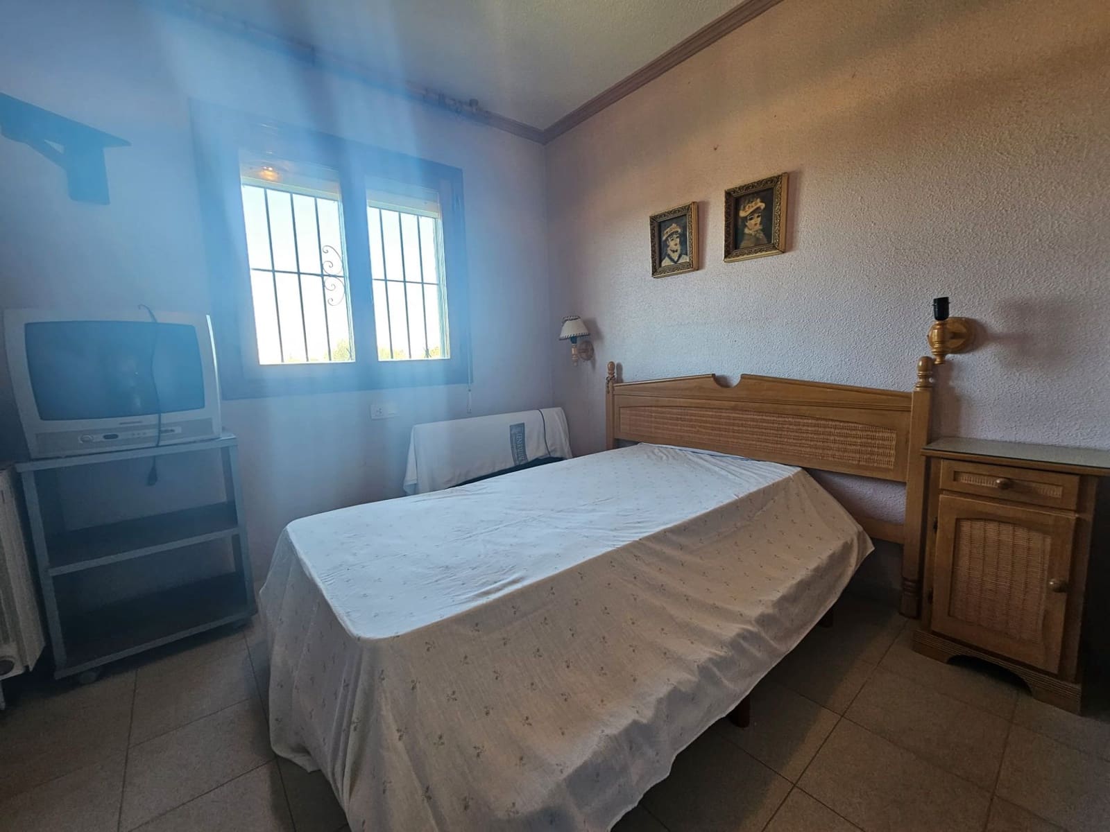 3 slaapkamer Halfvrijstaande villa te koop in Miramar met garage - € 220.000 (Ref: 9397961)