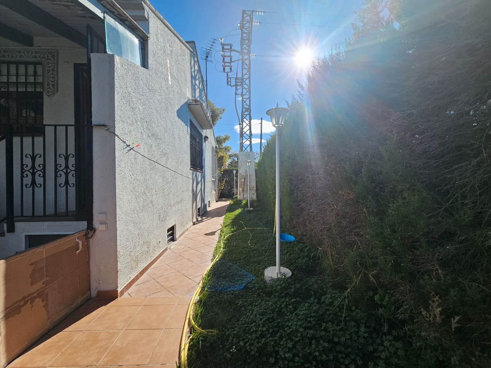 3 slaapkamer Halfvrijstaande villa te koop in Miramar met garage - € 220.000 (Ref: 9397961)