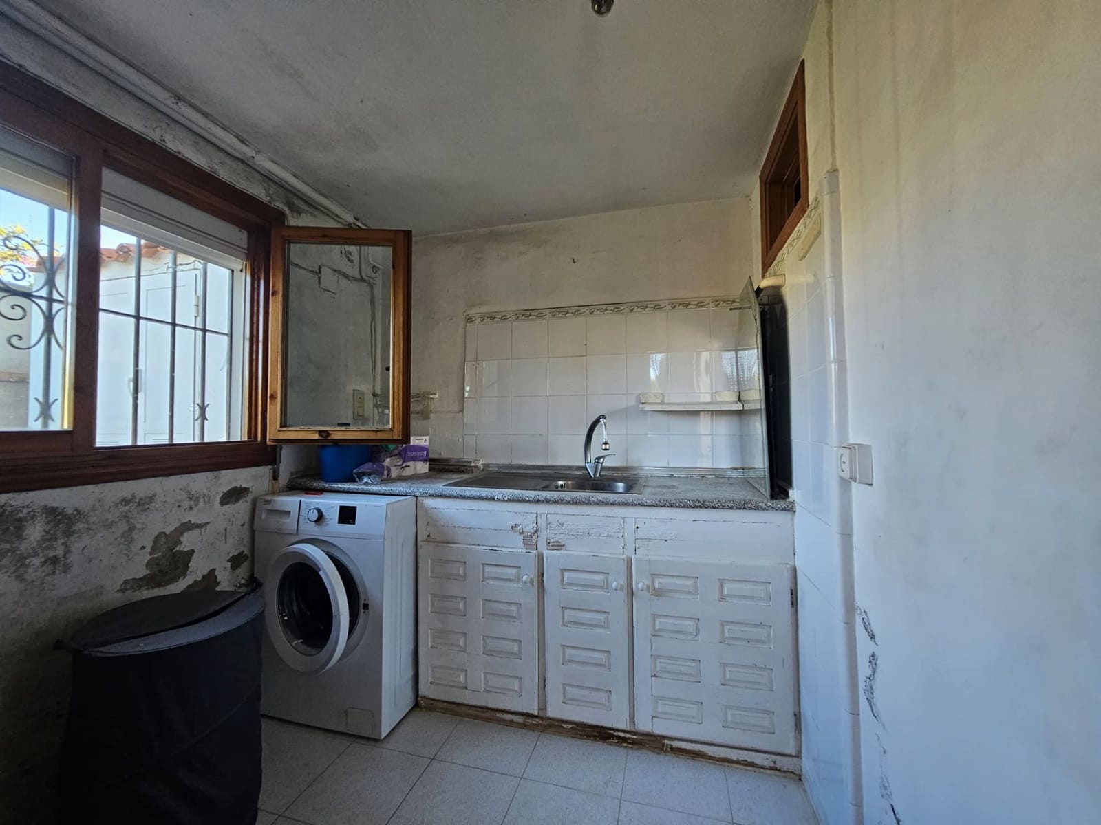 3 slaapkamer Halfvrijstaande villa te koop in Miramar met garage - € 220.000 (Ref: 9397961)