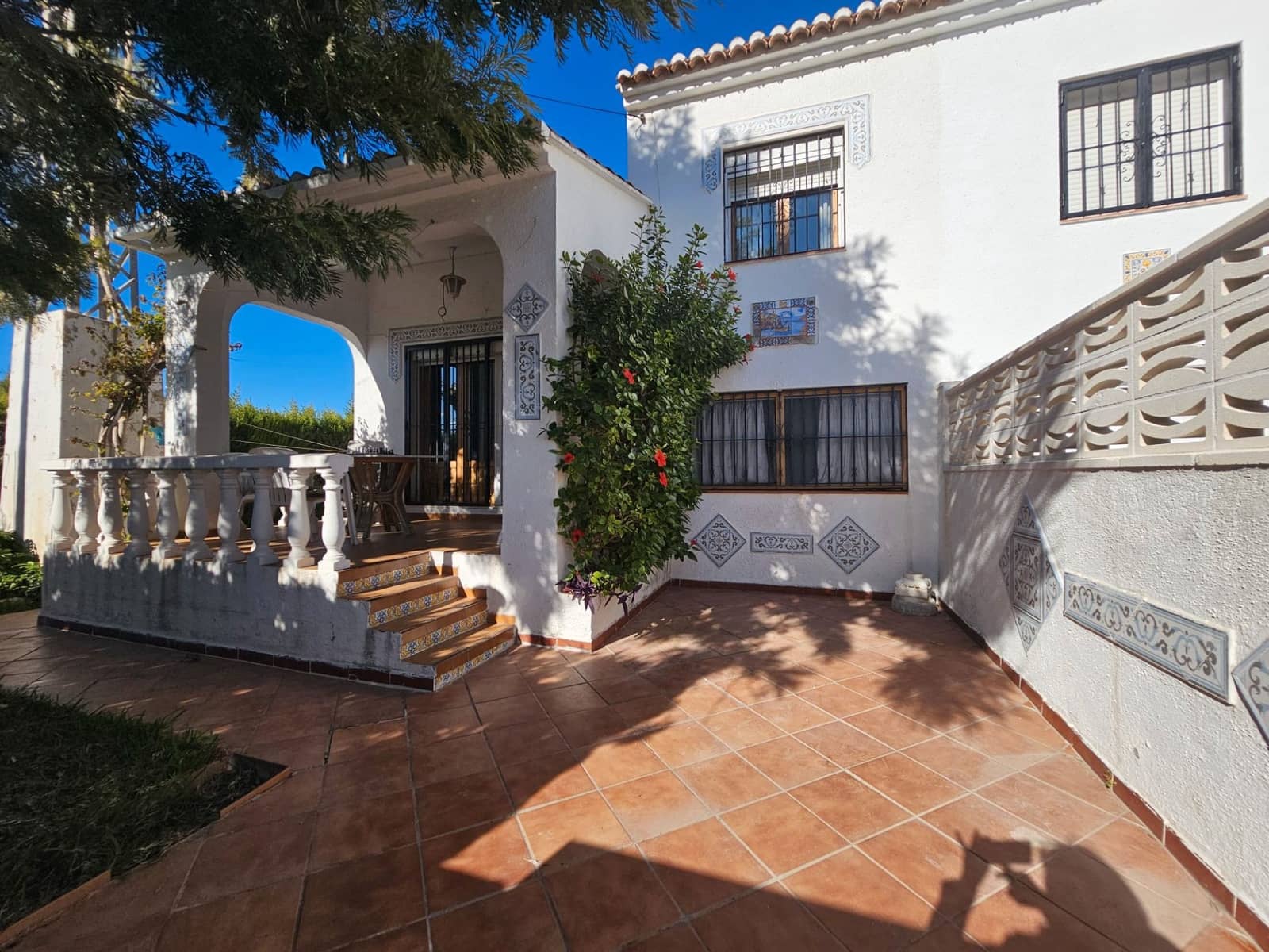 3 slaapkamer Halfvrijstaande villa te koop in Miramar met garage - € 220.000 (Ref: 9397961)