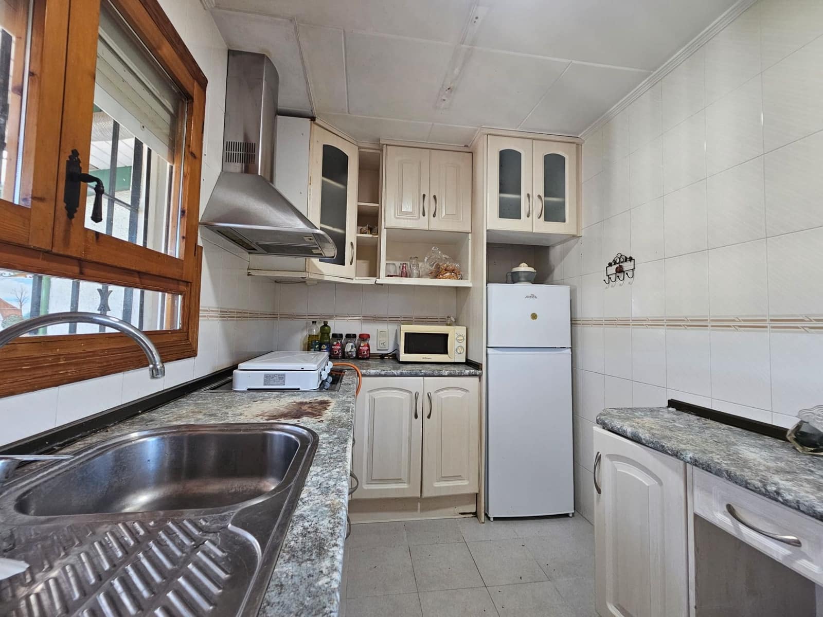 3 slaapkamer Halfvrijstaande villa te koop in Miramar met garage - € 220.000 (Ref: 9397961)