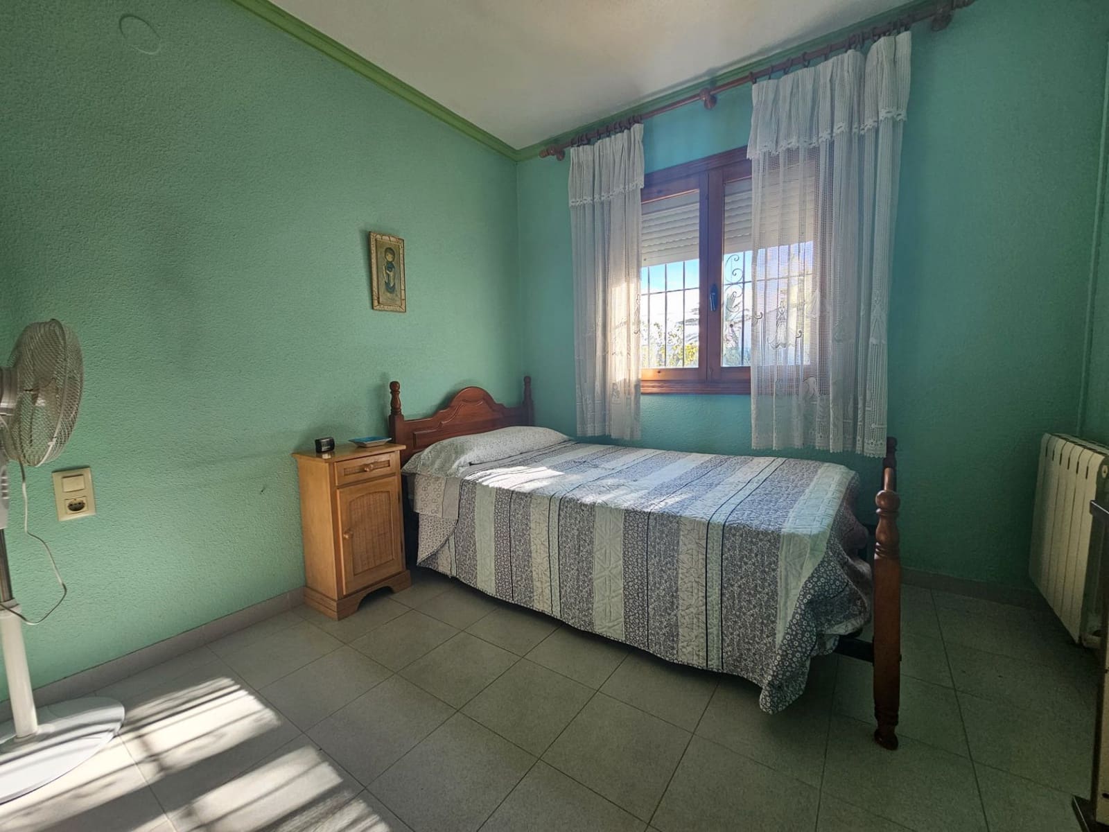 3 slaapkamer Halfvrijstaande villa te koop in Miramar met garage - € 220.000 (Ref: 9397961)