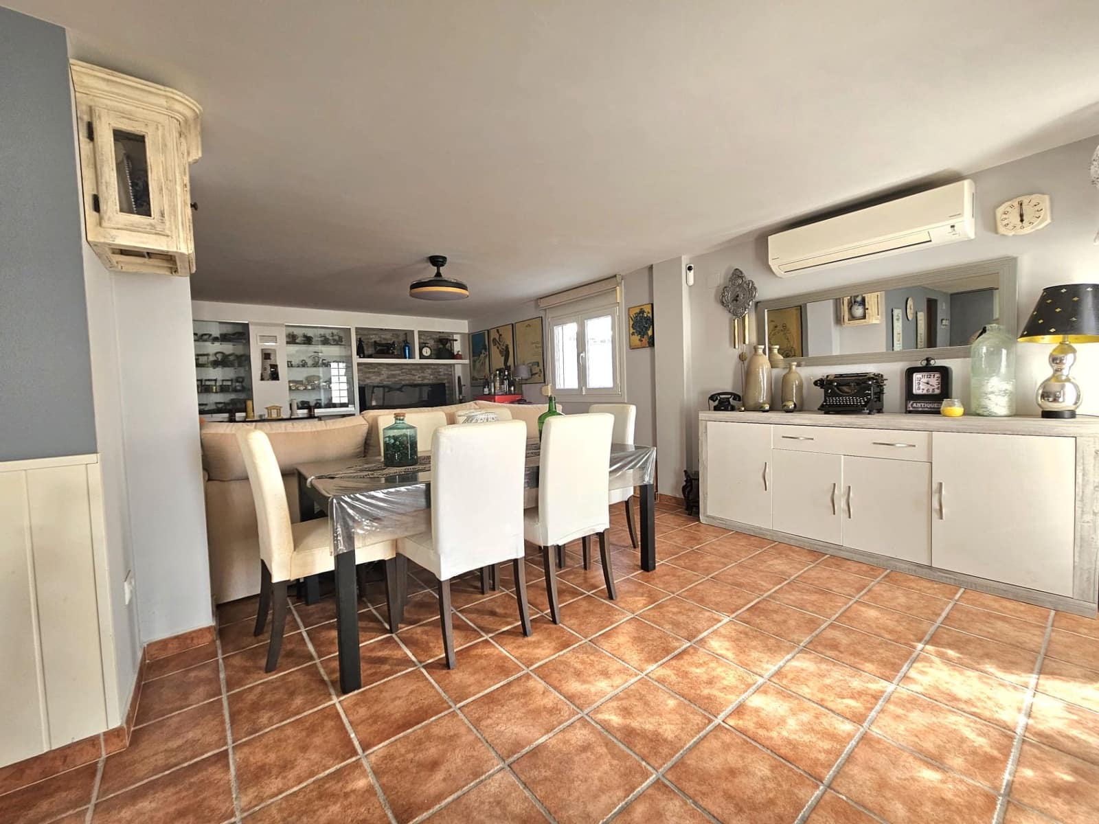 4 soveværelse Villa til salg i Oliva med garage - € 524.900 (Ref: 9421791)