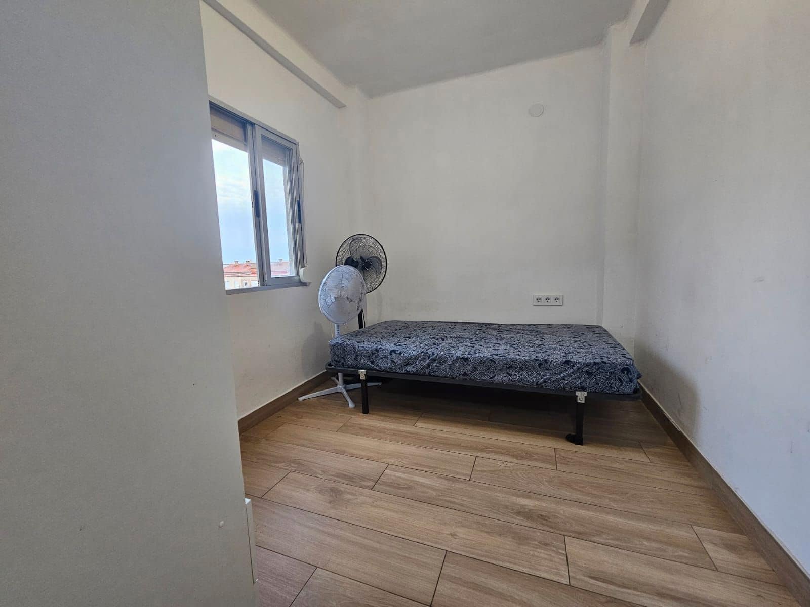 4 bedroom Flat for sale in Gandia - € 109,000 (Ref: 9496656)