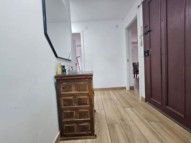 Piso de 4 habitaciones en Gandia en venta - 109.000 € (Ref: 9496656)