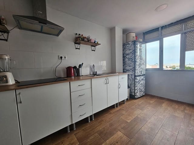 Piso de 4 habitaciones en Gandia en venta - 109.000 € (Ref: 9496656)