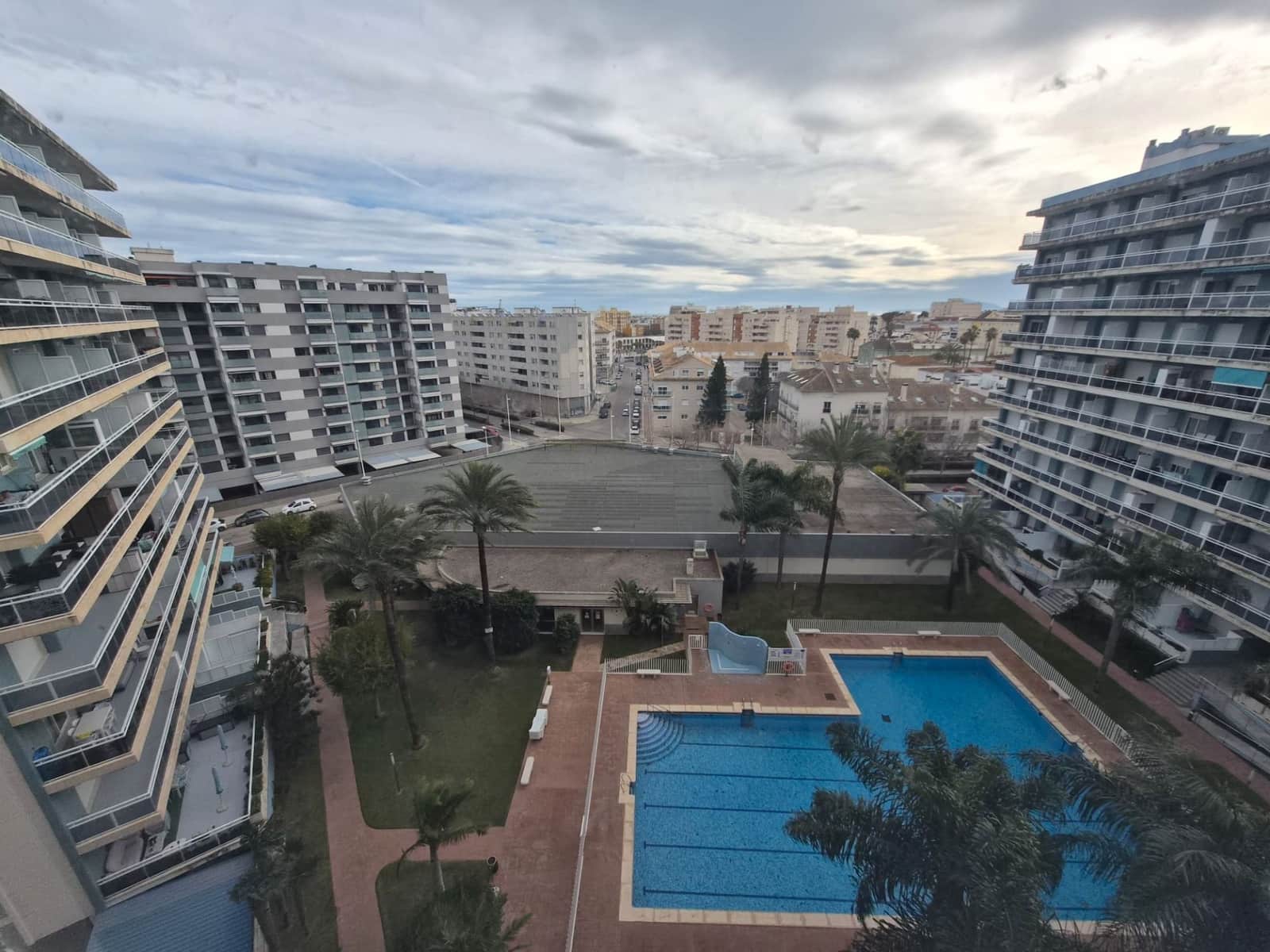 2 makuuhuone Asunto myytävänä paikassa Gandia mukana uima-altaan 
autotalli - 249 000 € (Ref: 9560693)