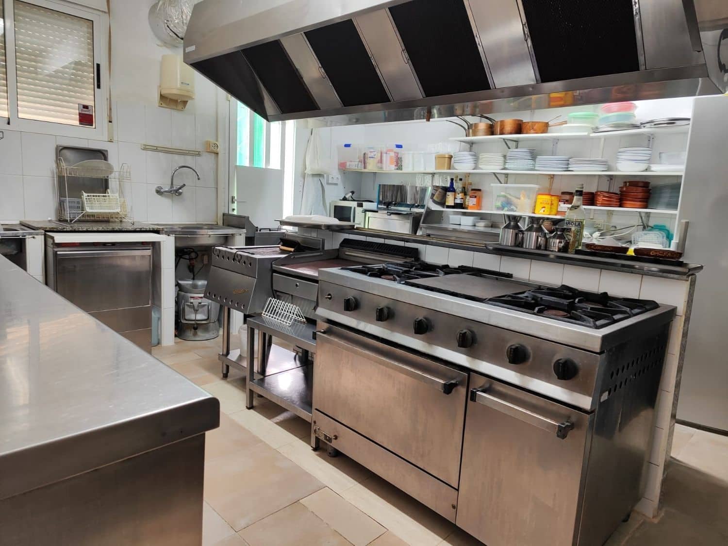 Kaupallinen myytävänä paikassa Xeraco - 249 900 € (Ref: 9626158)