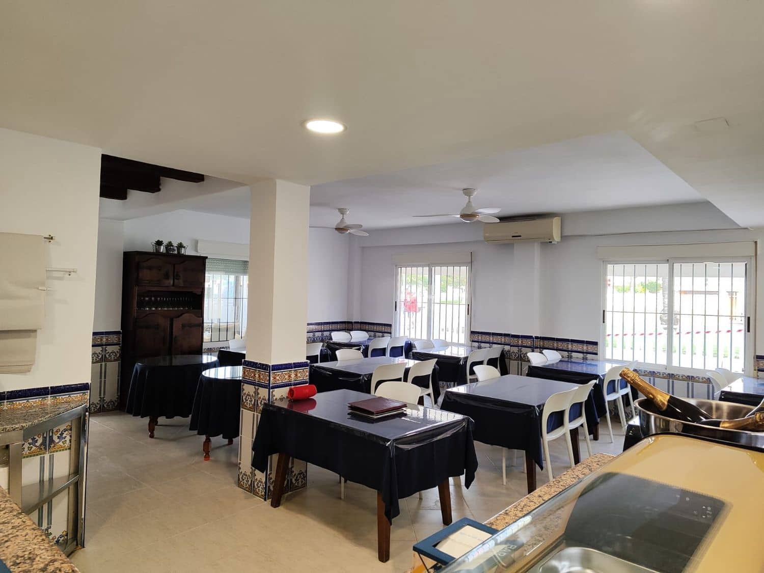 Kaupallinen myytävänä paikassa Xeraco - 249 900 € (Ref: 9626158)