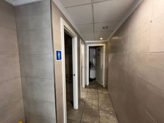 Kaupallinen myytävänä paikassa Gandia - 199 000 € (Ref: 9626161)