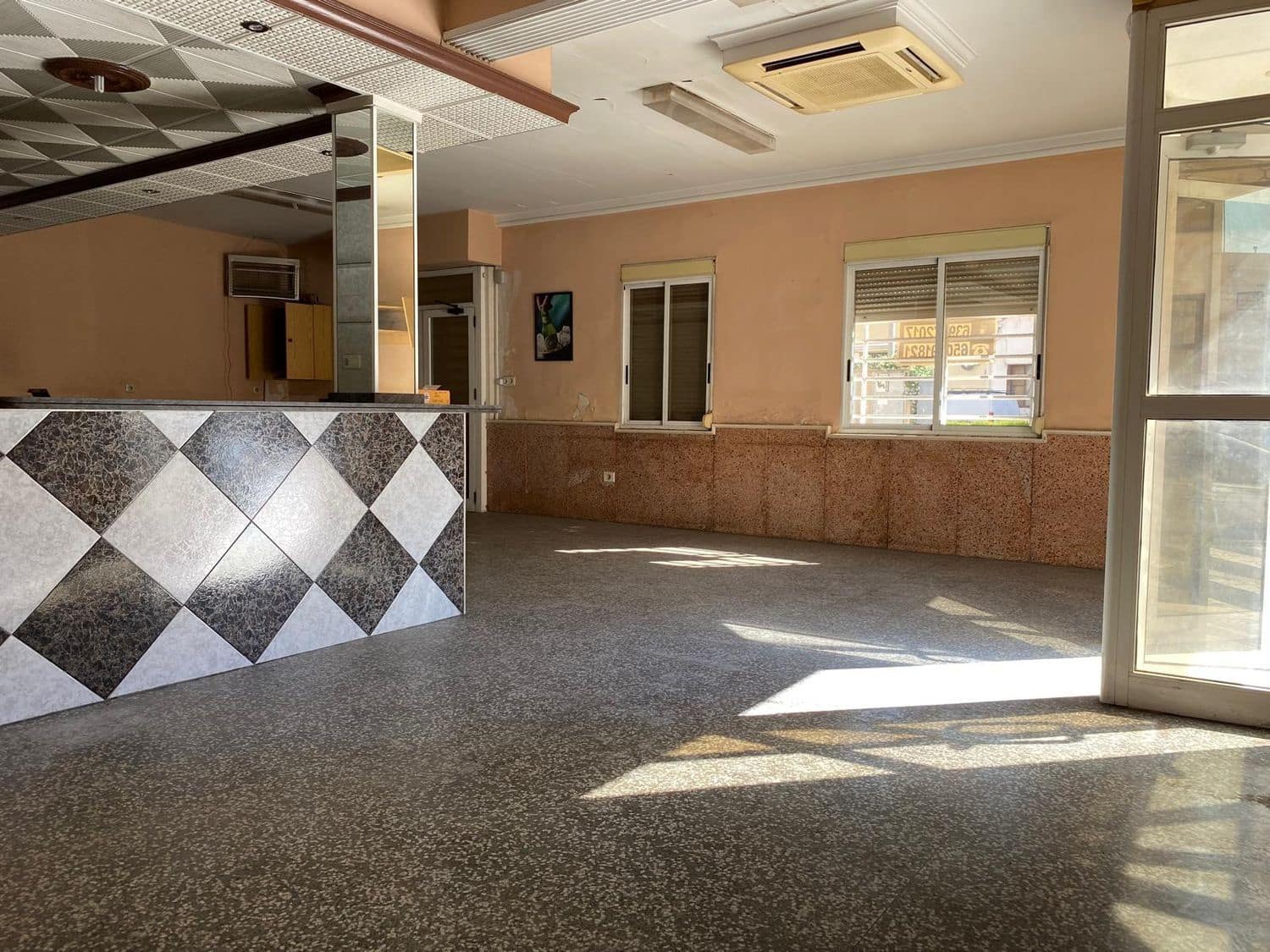 Erhverv til salg i Oliva - € 85.000 (Ref: 9626162)