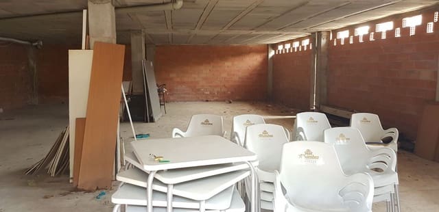 Commercieel te koop in Gandia - € 219.000 (Ref: 9626163)