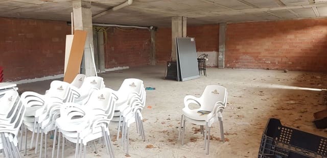 Commercieel te koop in Gandia - € 219.000 (Ref: 9626163)