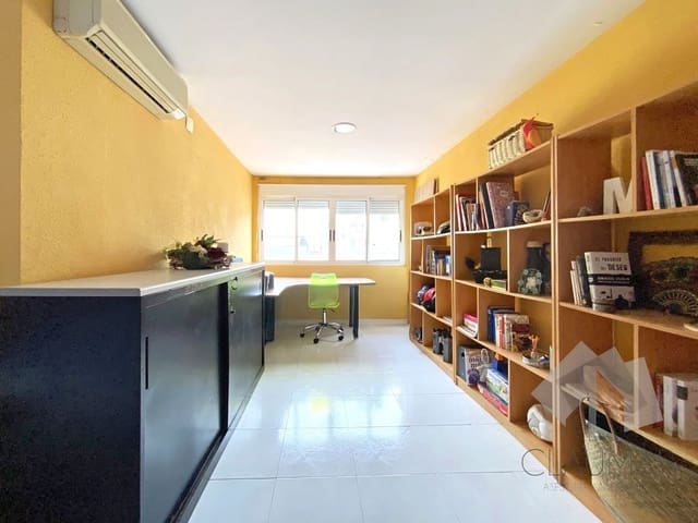 3 bedroom Flat for sale in Gandia - € 165,000 (Ref: 9626176)