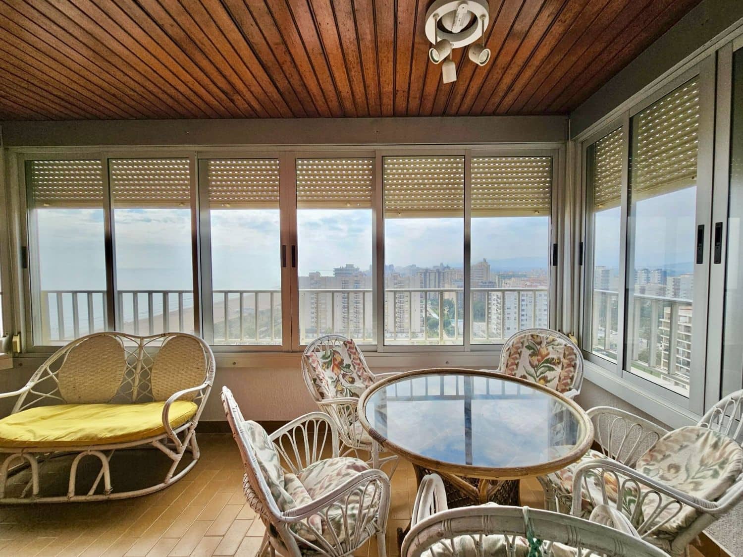 Piso de 4 habitaciones en Gandia en venta - 399.000 € (Ref: 9626178)