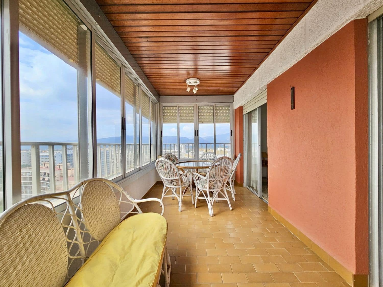 Piso de 4 habitaciones en Gandia en venta - 399.000 € (Ref: 9626178)