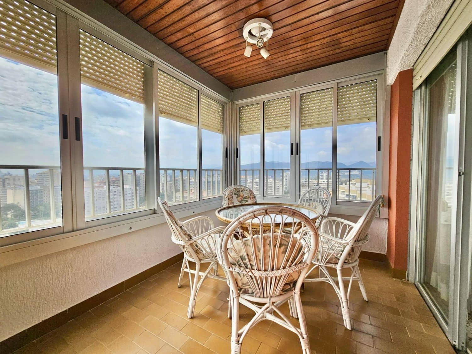 Piso de 4 habitaciones en Gandia en venta - 399.000 € (Ref: 9626178)