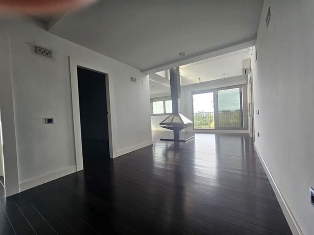 3 bedroom Apartment for sale in La Pobla del Duc with pool - € 249,900 (Ref: 9628038)