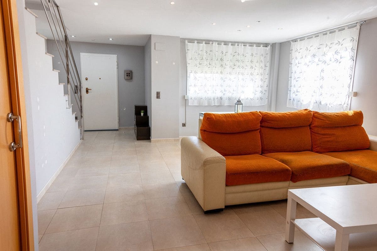 Adosado de 3 habitaciones en Almoines en venta con piscina garaje - 269.000 € (Ref: 9679317)