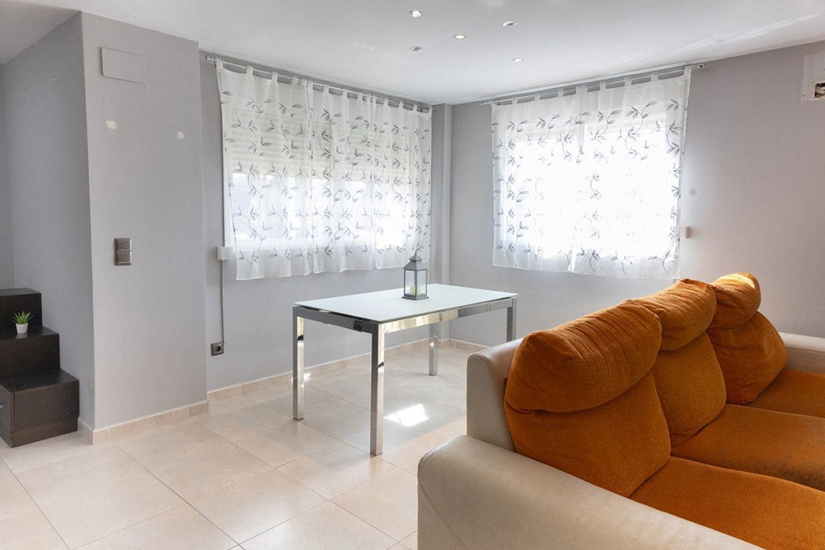 Adosado de 3 habitaciones en Almoines en venta con piscina garaje - 269.000 € (Ref: 9679317)