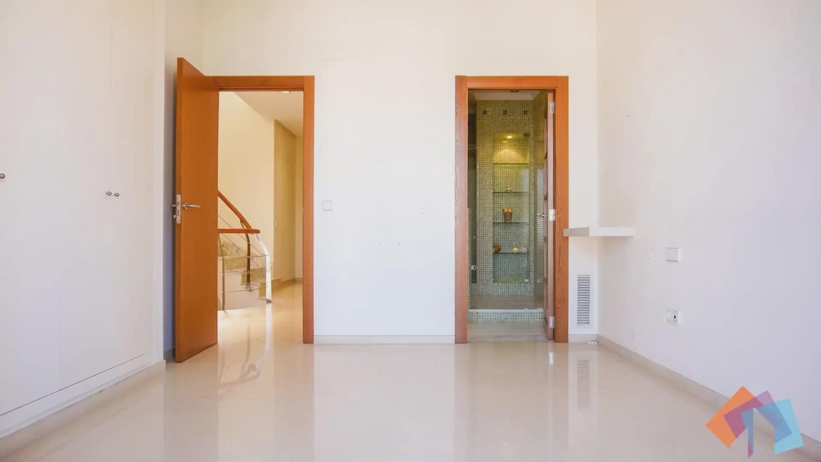 Local Comercial de 4 habitaciones en Gandia en venta - 975.000 € (Ref: 9744009)