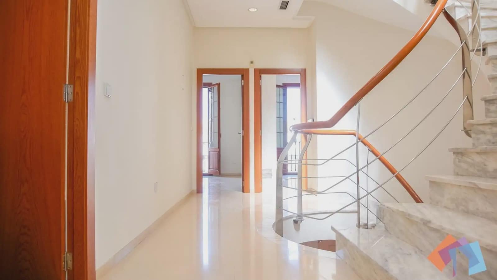 Local Comercial de 4 habitaciones en Gandia en venta - 975.000 € (Ref: 9744009)