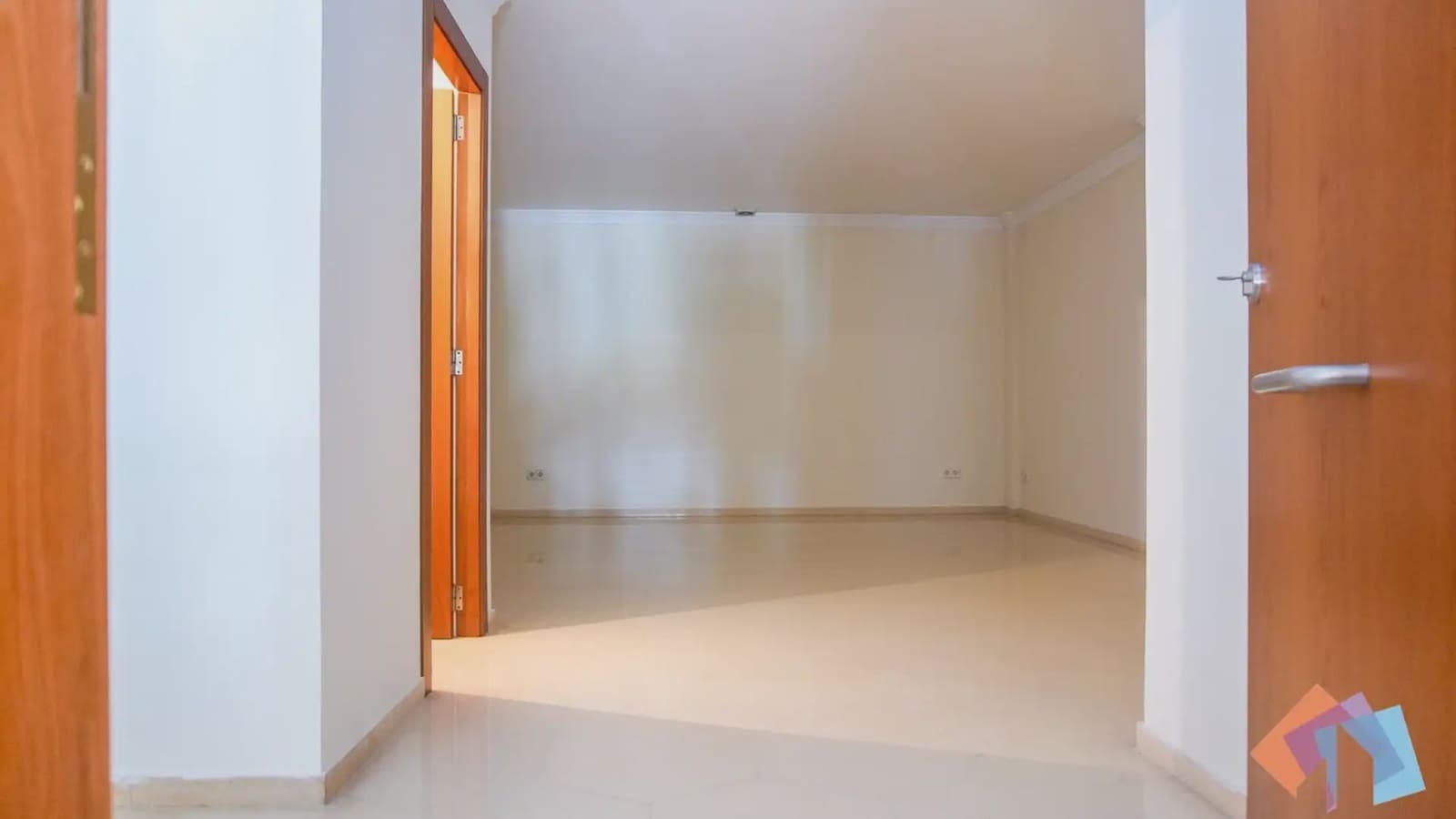 Local Comercial de 4 habitaciones en Gandia en venta - 975.000 € (Ref: 9744009)