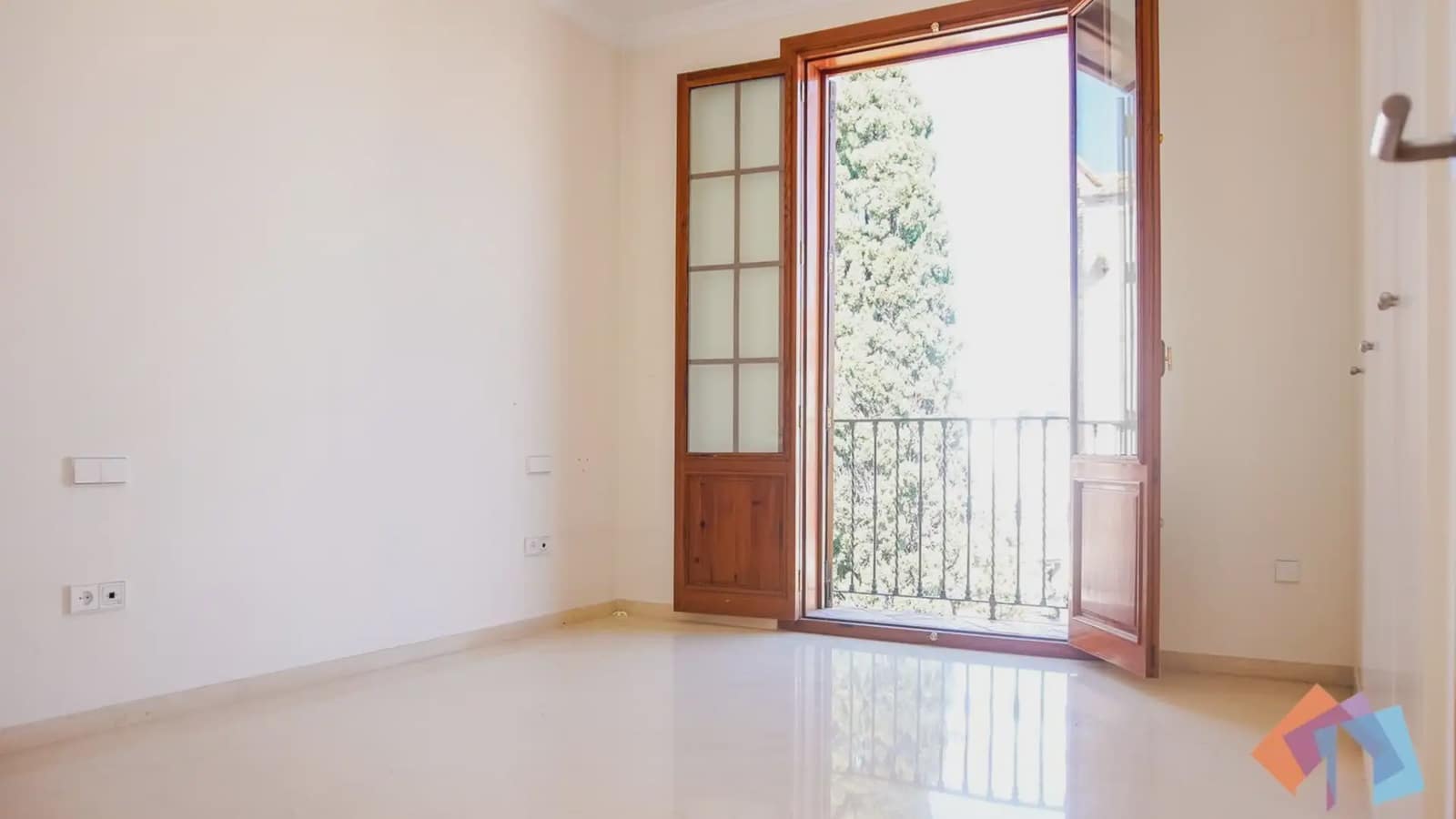 Local Comercial de 4 habitaciones en Gandia en venta - 975.000 € (Ref: 9744009)