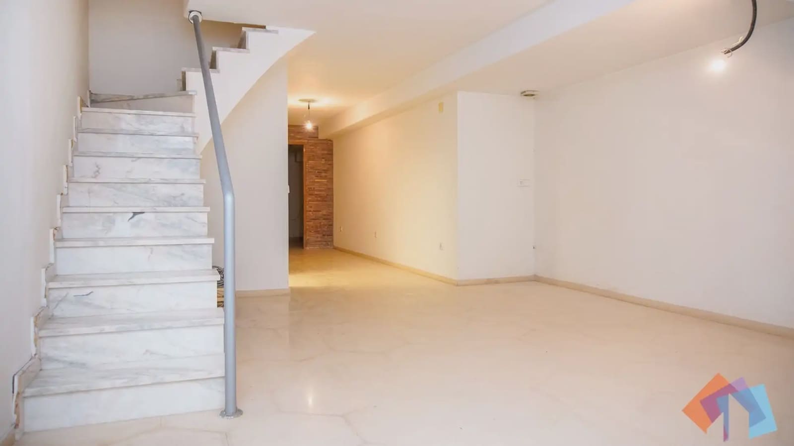 Local Comercial de 4 habitaciones en Gandia en venta - 975.000 € (Ref: 9744009)