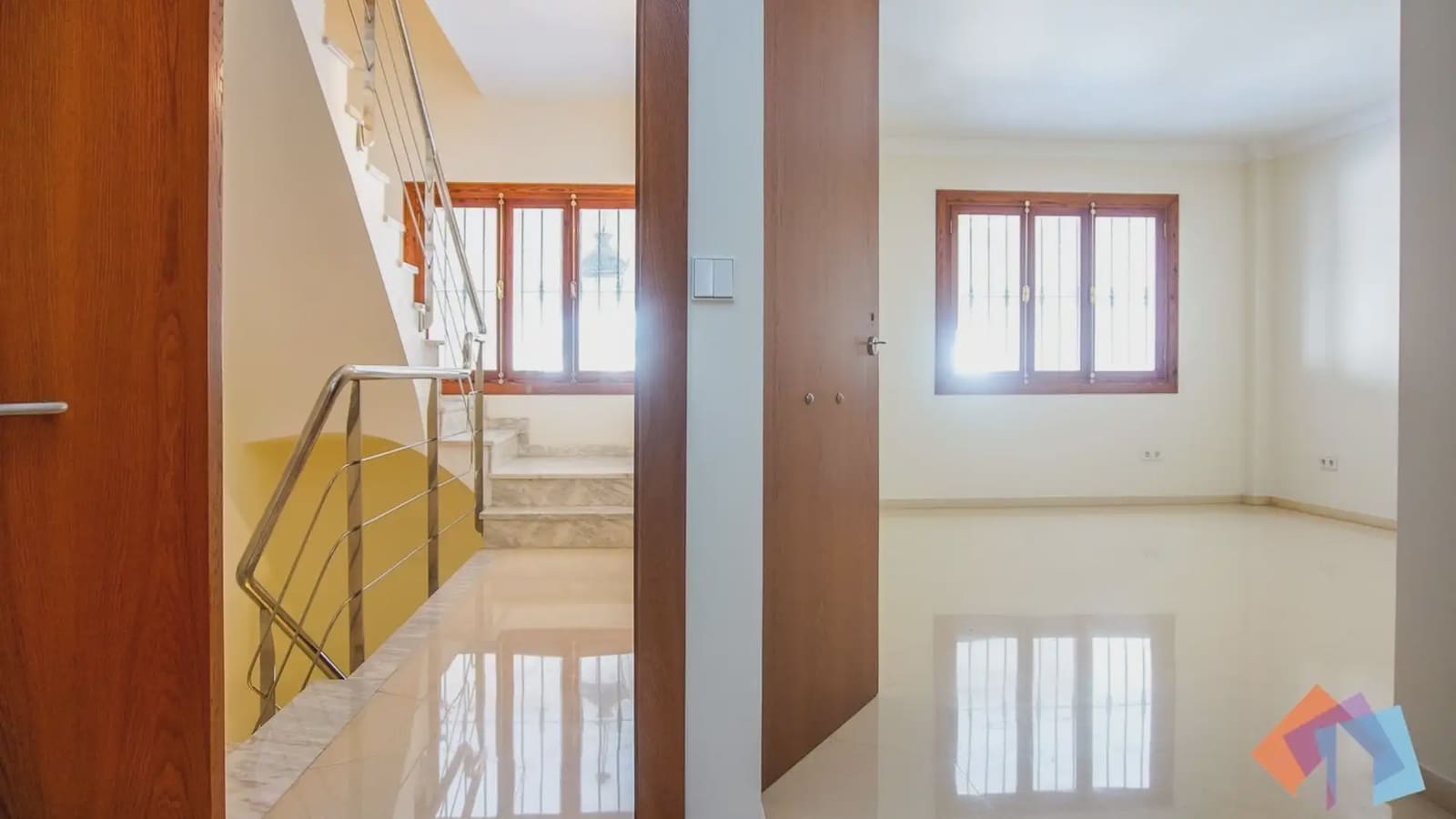 Local Comercial de 4 habitaciones en Gandia en venta - 975.000 € (Ref: 9744009)