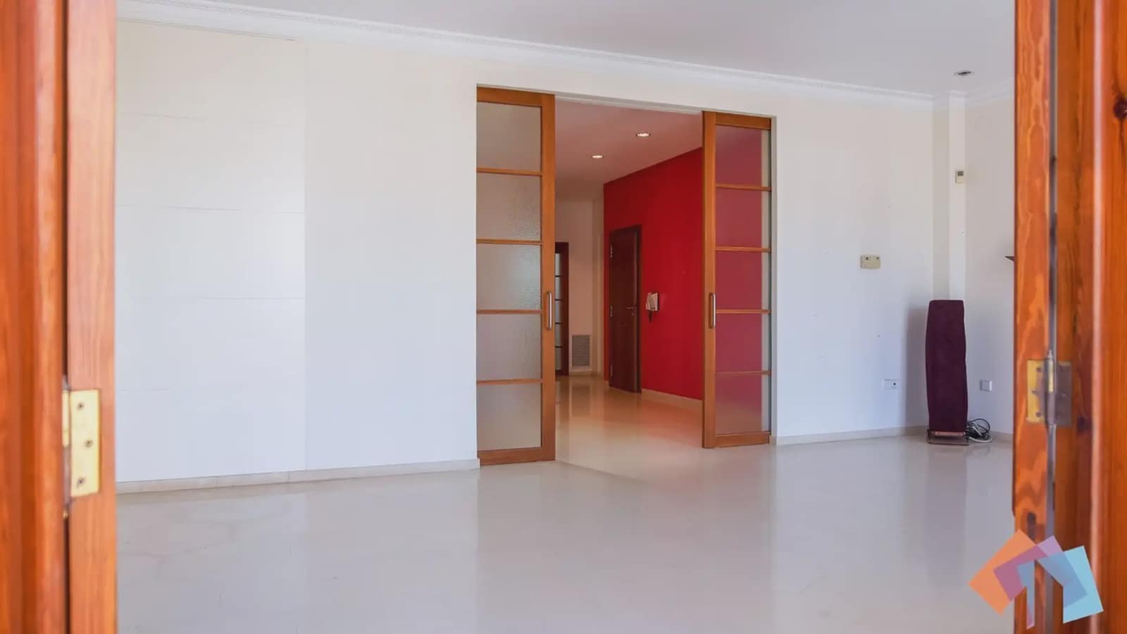 Local Comercial de 4 habitaciones en Gandia en venta - 975.000 € (Ref: 9744009)