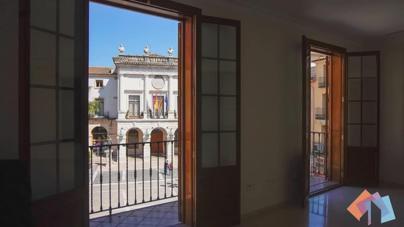 Local Comercial de 4 habitaciones en Gandia en venta - 975.000 € (Ref: 9744009)