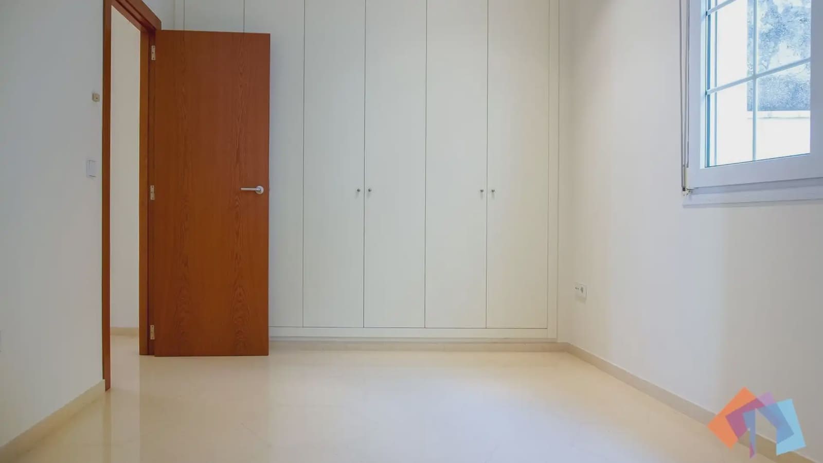 Local Comercial de 4 habitaciones en Gandia en venta - 975.000 € (Ref: 9744009)