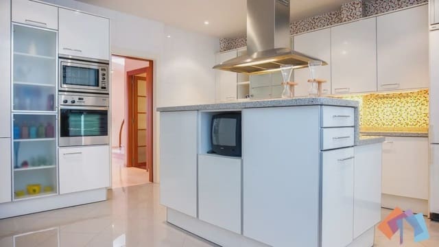 Local Comercial de 4 habitaciones en Gandia en venta - 975.000 € (Ref: 9744009)