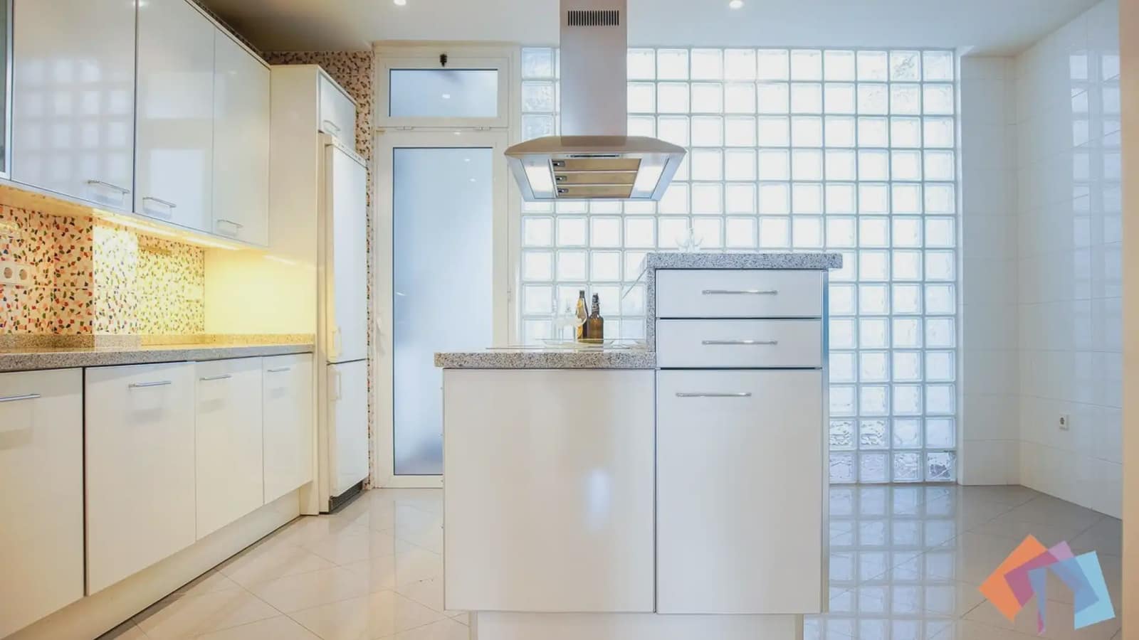 Local Comercial de 4 habitaciones en Gandia en venta - 975.000 € (Ref: 9744009)