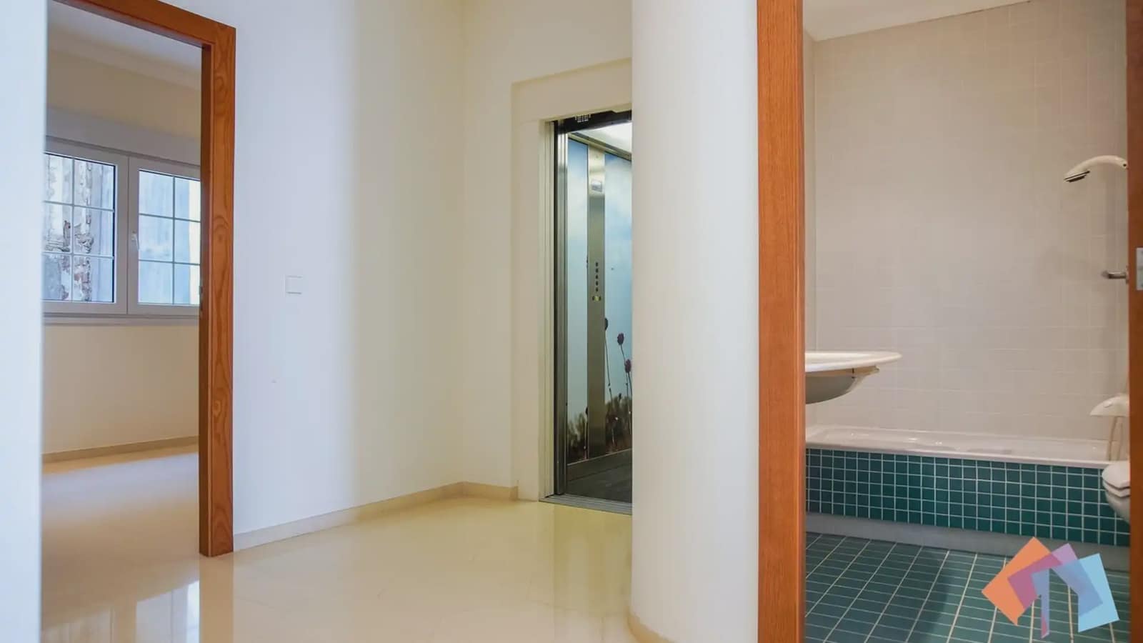 Local Comercial de 4 habitaciones en Gandia en venta - 975.000 € (Ref: 9744009)