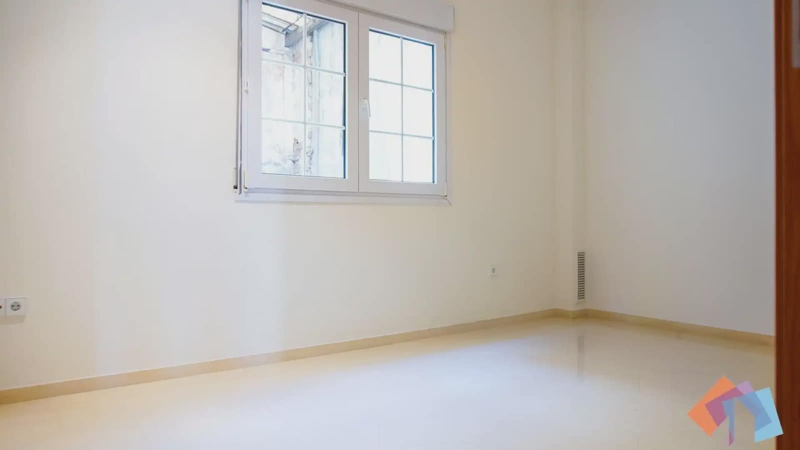 Local Comercial de 4 habitaciones en Gandia en venta - 975.000 € (Ref: 9744009)