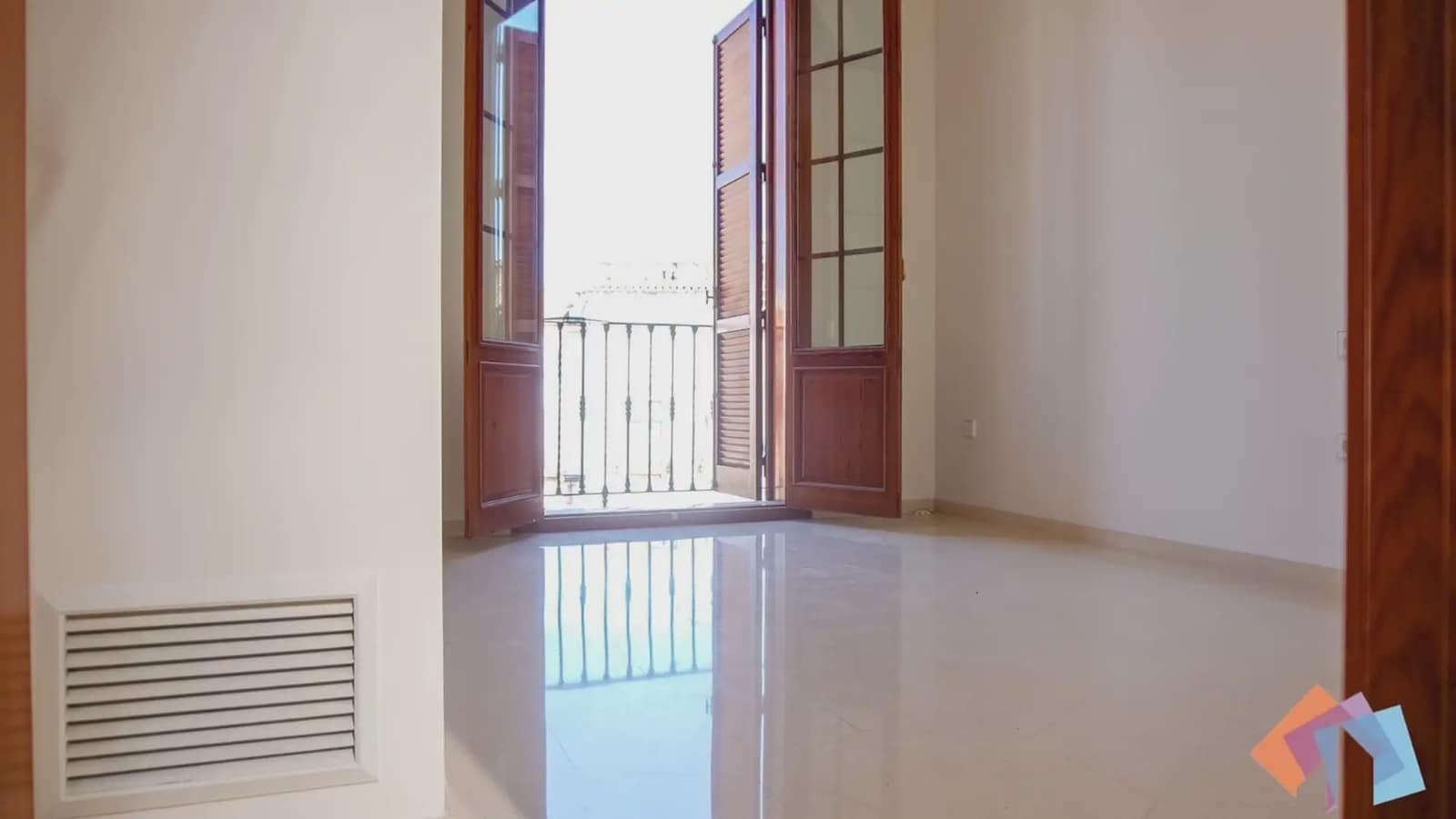 Local Comercial de 4 habitaciones en Gandia en venta - 975.000 € (Ref: 9744009)